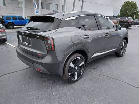 Certified 2025 Nissan Kicks SR FWD image 3