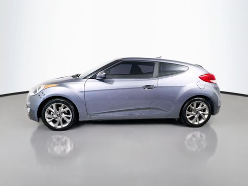 Used 2017 Hyundai Veloster FWD image 9