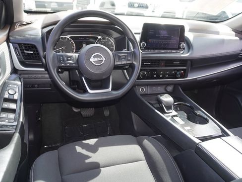 Used 2023 Nissan Rogue S FWD image 11