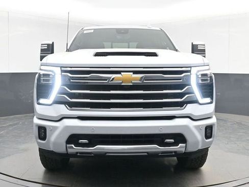 New 2026 Chevrolet Silverado 2500 High Country w/ High Country Premium Package AWD/4WD image 3