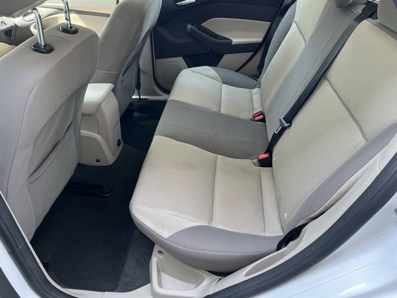 Used 2014 Ford Focus SE FWD image 11