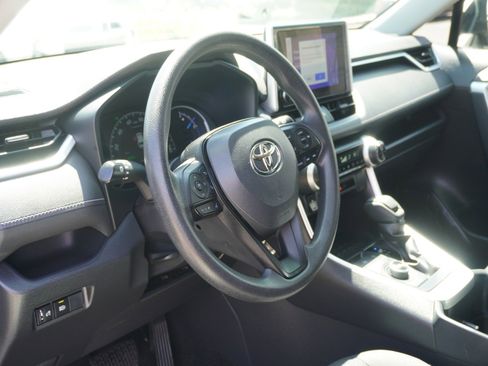 Used 2023 Toyota RAV4 LE AWD/4WD image 19