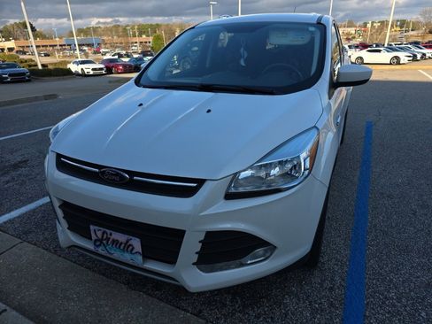 Used 2015 Ford Escape SE image 3