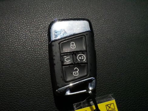 Certified 2023 Volkswagen Atlas Cross Sport SE w/ Black Wheel Package AWD/4WD image 30