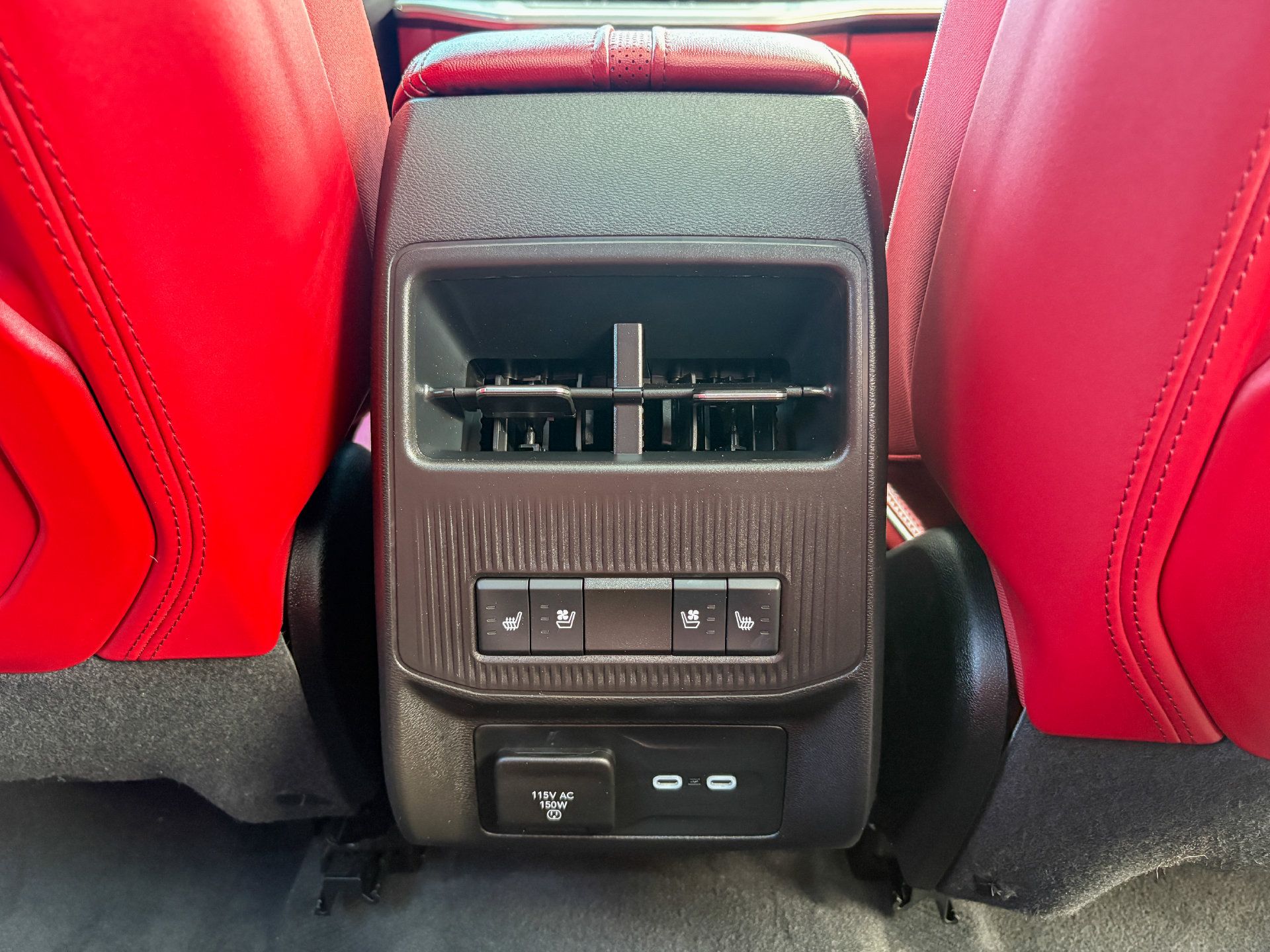 Used 2024 Jeep Wagoneer Launch Edition AWD/4WD image 31