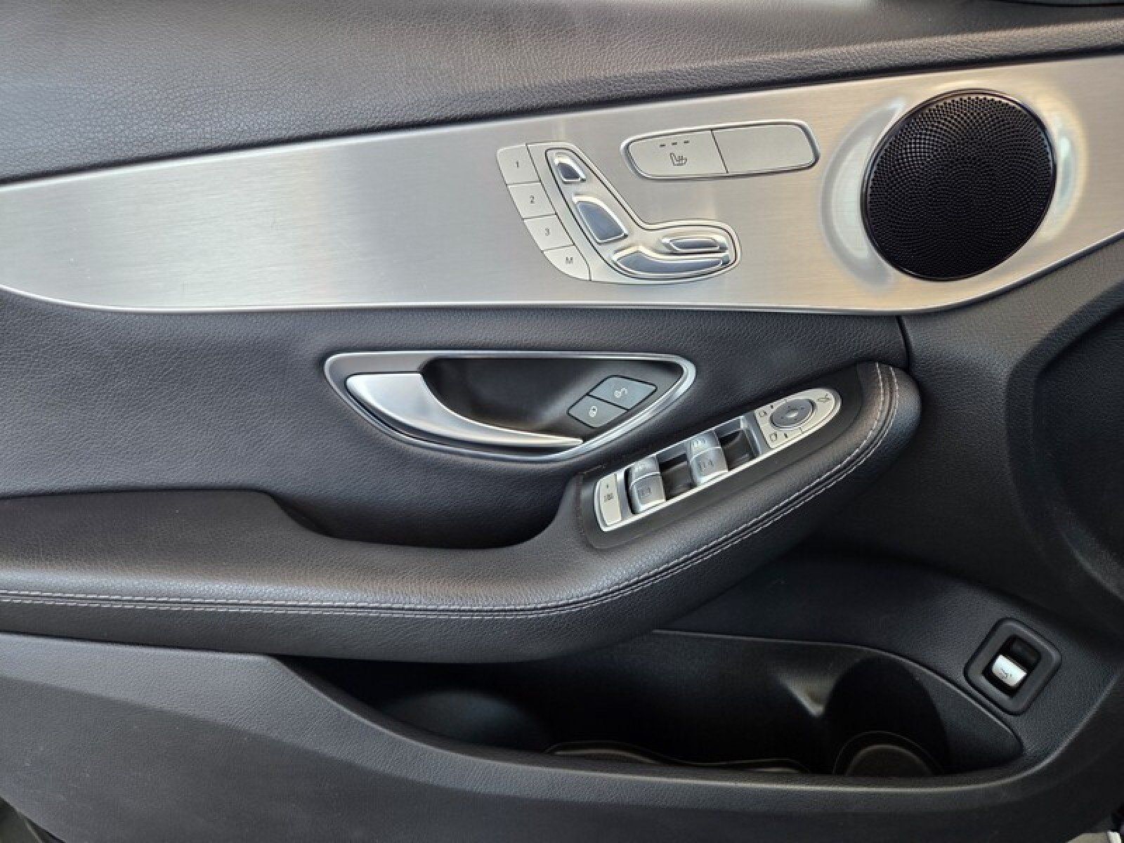 Used 2018 Mercedes-Benz C 300 Sedan image 23