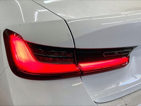Used 2025 BMW 330i Sedan w/ M Sport Package RWD image 31