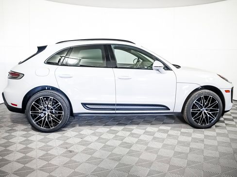 Certified 2025 Porsche Macan image 8