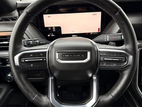 Used 2025 GMC Yukon XL Denali image 34