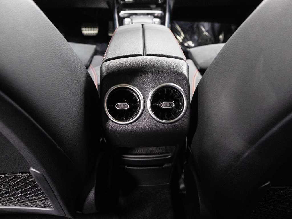 Used 2023 Mercedes-Benz EQB 300 4MATIC image 26