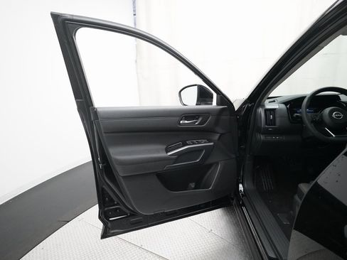 Certified 2025 Nissan Pathfinder SL image 29