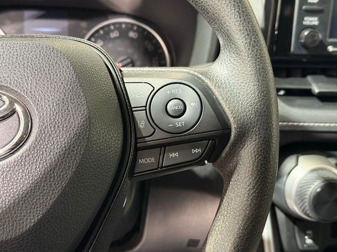 Used 2021 Toyota RAV4 LE image 23