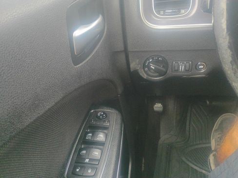 Used 2018 Dodge Charger SXT RWD image 18