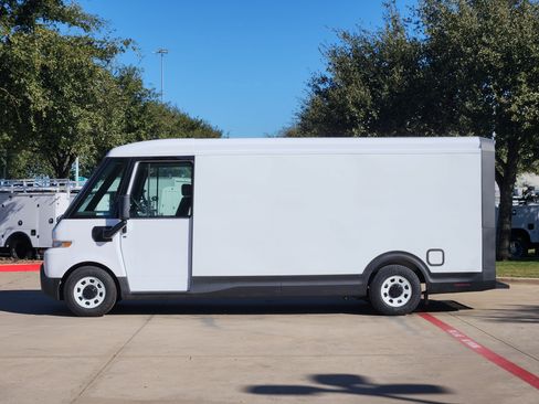 New 2025 Chevrolet Brightdrop 600 image 12