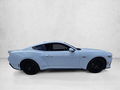 Used 2025 Ford Mustang GT Premium RWD image 4