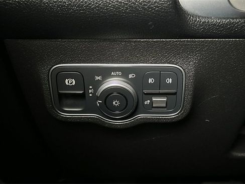 Used 2023 Mercedes-Benz GLB 250 GLB 250 image 30