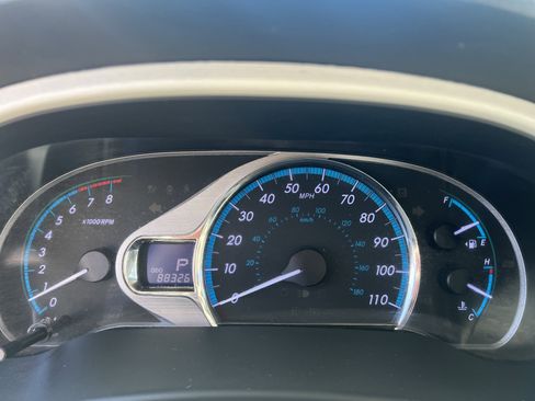 Used 2011 Toyota Sienna XLE image 30