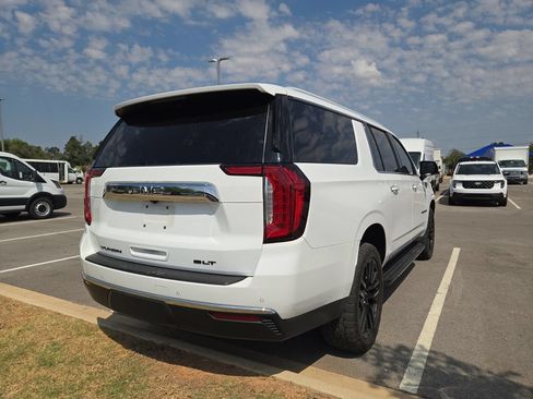 Used 2024 GMC Yukon XL SLT w/ SLT Premium Package AWD/4WD image 3