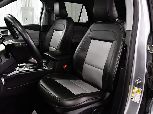 Used 2022 Ford Explorer XLT w/ Equipment Group 202A AWD/4WD image 28
