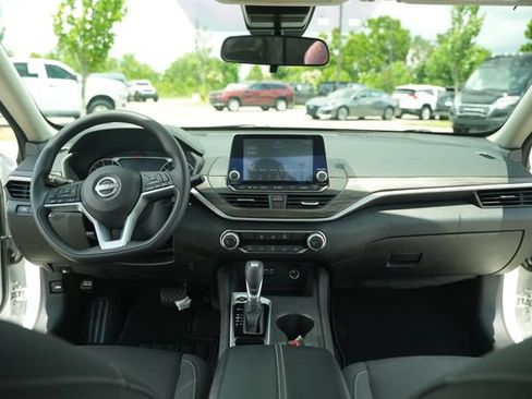 Used 2025 Nissan Altima 2.5 SV FWD image 26