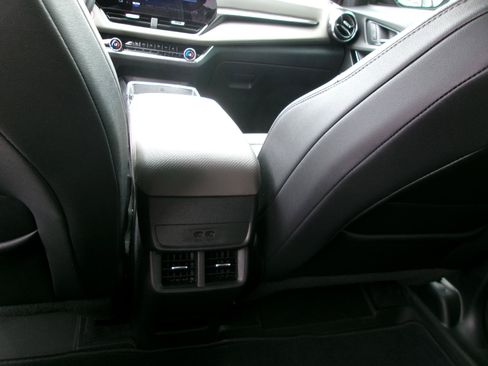 Used 2026 Chevrolet Equinox LT w/ Convenience Package II FWD image 12