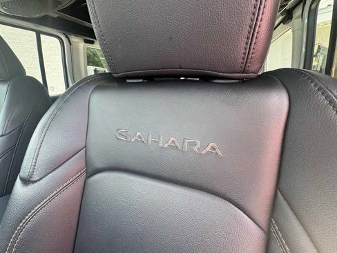 Used 2024 Jeep Wrangler Unlimited Sahara w/ Technology Group AWD/4WD image 21