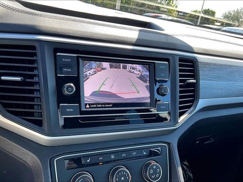 Certified 2023 Volkswagen Atlas Cross Sport SE image 27