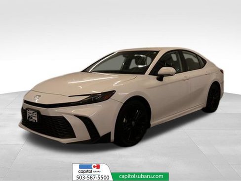 Used 2025 Toyota Camry SE FWD image 6