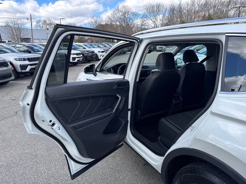Used 2023 Volkswagen Tiguan SE AWD/4WD image 27