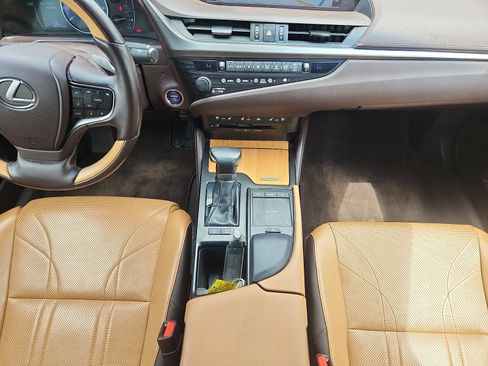Used 2019 Lexus ES 300h FWD image 19
