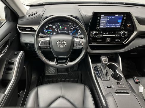 Used 2021 Toyota Highlander XLE image 14
