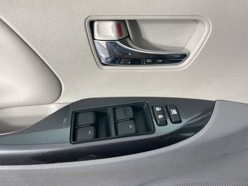 Used 2013 Toyota Sienna SE image 27