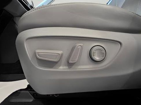 Used 2022 Toyota Highlander Limited image 15