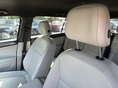 Certified 2022 Volkswagen Tiguan SE R-Line FWD image 13