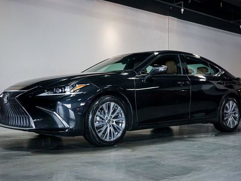Used 2021 Lexus ES 250 w/ Premium Package image 3