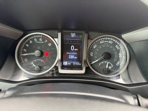 Certified 2022 Toyota Tacoma SR5 AWD/4WD image 13