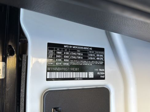 Used 2025 Mercedes-Benz Sprinter 2500 image 25