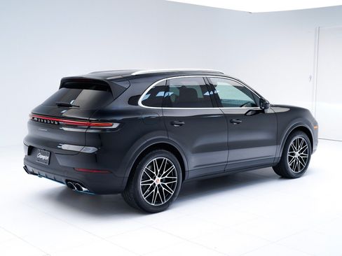 Certified 2026 Porsche Cayenne AWD/4WD image 9