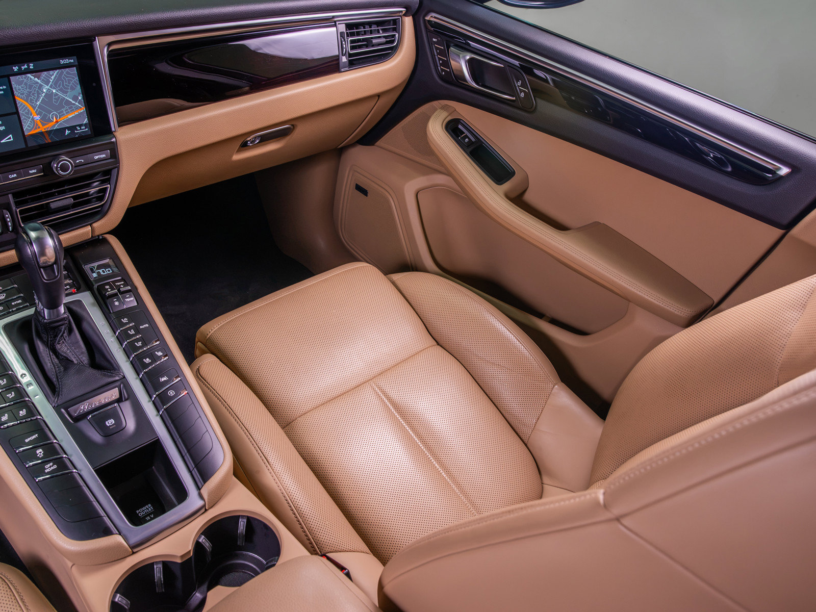 Used 2020 Porsche Macan AWD/4WD image 28