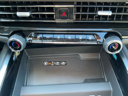 New 2025 Chevrolet Suburban High Country image 22