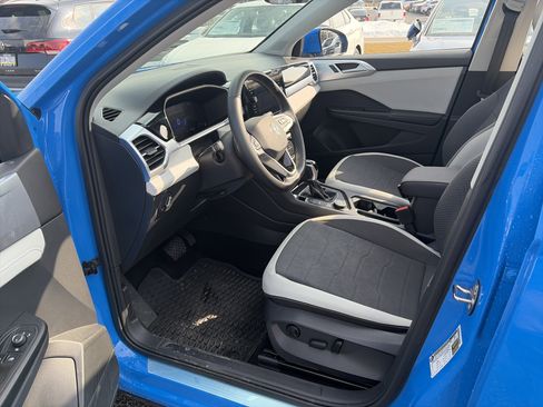 New 2025 Volkswagen Taos SE image 10