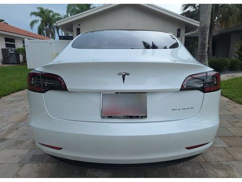 Used 2022 Tesla Model 3 Long Range AWD/4WD image 4