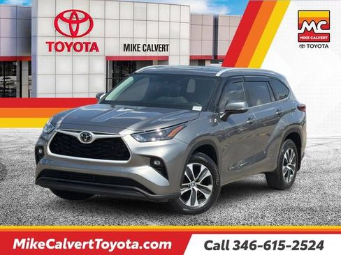 Used 2025 Toyota Highlander XLE AWD/4WD image 1