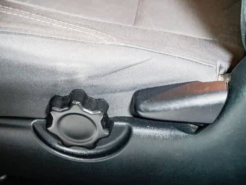 Used 2019 Toyota Tacoma TRD Sport w/ Technology Package image 19