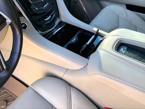 Used 2017 Cadillac Escalade Premium Luxury image 16