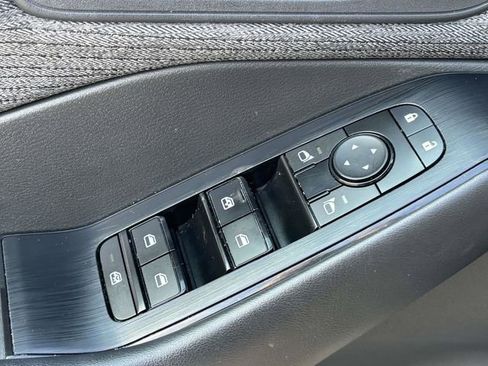 Used 2023 Nissan Rogue S image 9