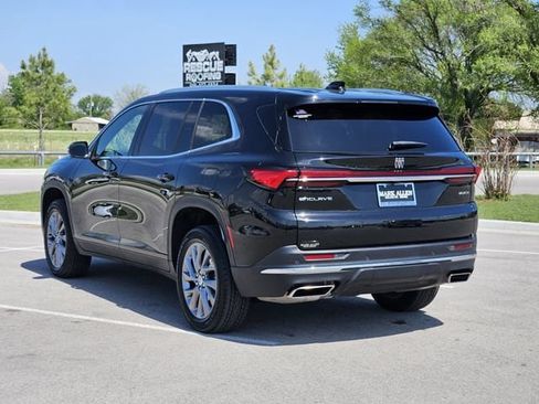 Used 2025 Buick Enclave Preferred FWD image 5