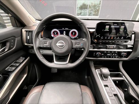 Used 2024 Nissan Pathfinder Platinum w/ Cargo Package image 5