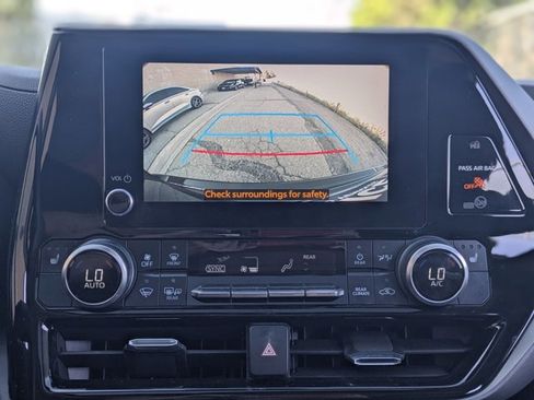 Used 2023 Toyota Highlander XLE image 13