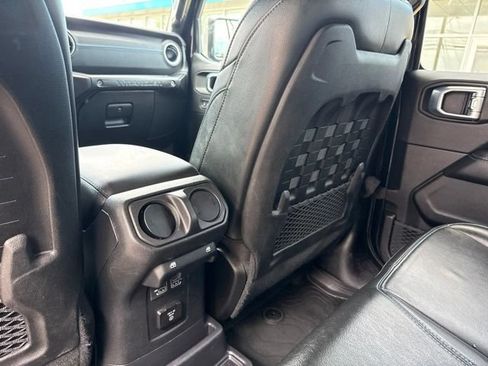 Used 2022 Jeep Wrangler Unlimited Rubicon 4xe w/ Cold Weather Group AWD/4WD image 18